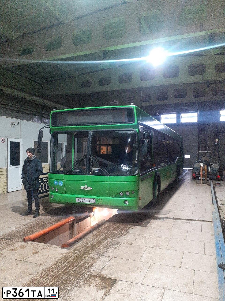 Фото автомобиля MAZ 103, 2010 — госномер Р361ТА11. Цвет: ЗЕЛЕНЫЙ
