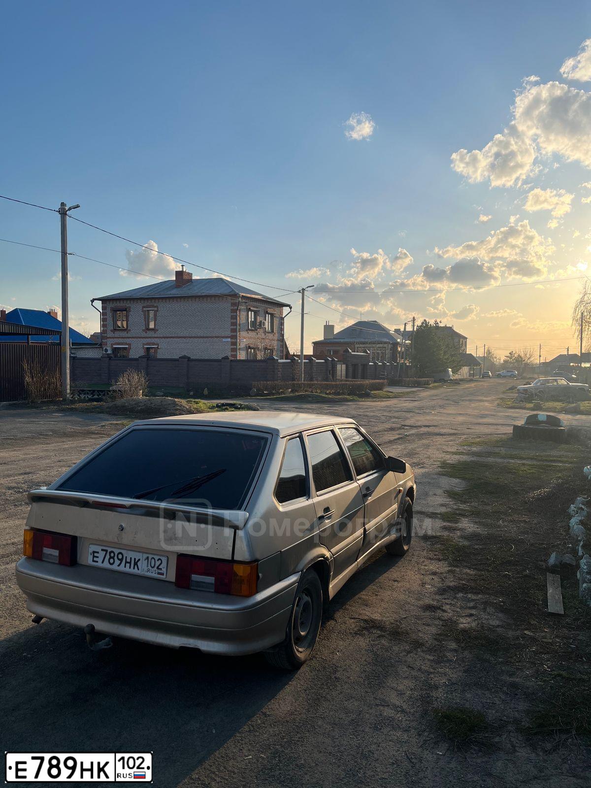 Фото автомобиля LADA 2114 SAMARA, 2004 — госномер Е789НК102. Цвет: СЕРЕБРИСТО-БЕЖЕВЫЙ