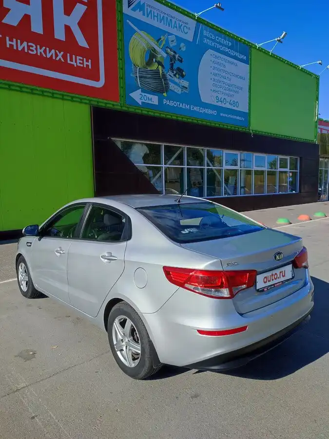 Фото автомобиля KIA RIO, 2015 — госномер У365МО163. Цвет: серебристый