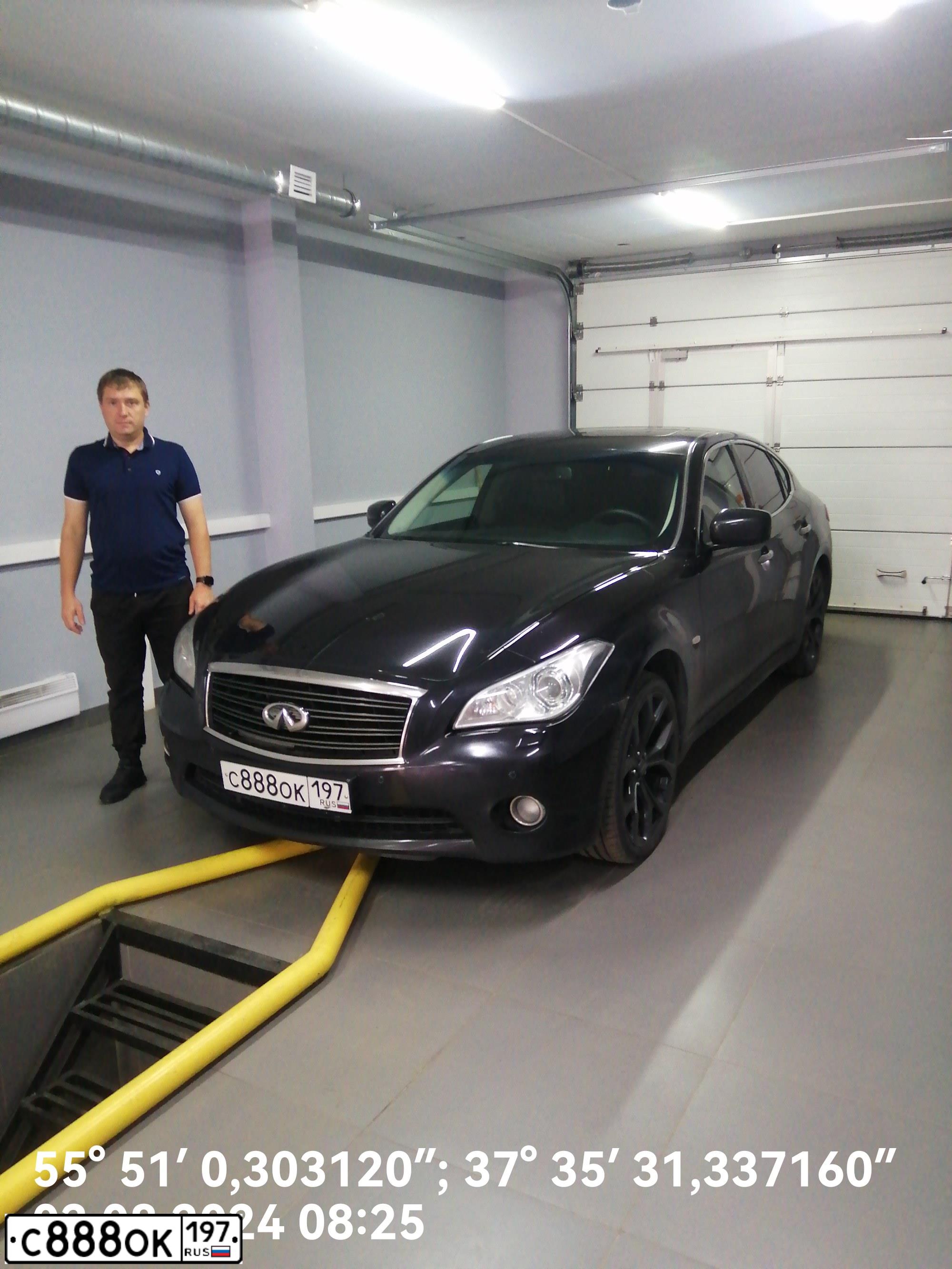 Фото автомобиля INFINITI M, 2013 — госномер С888ОК197. Цвет: ЧЕРНЫЙ