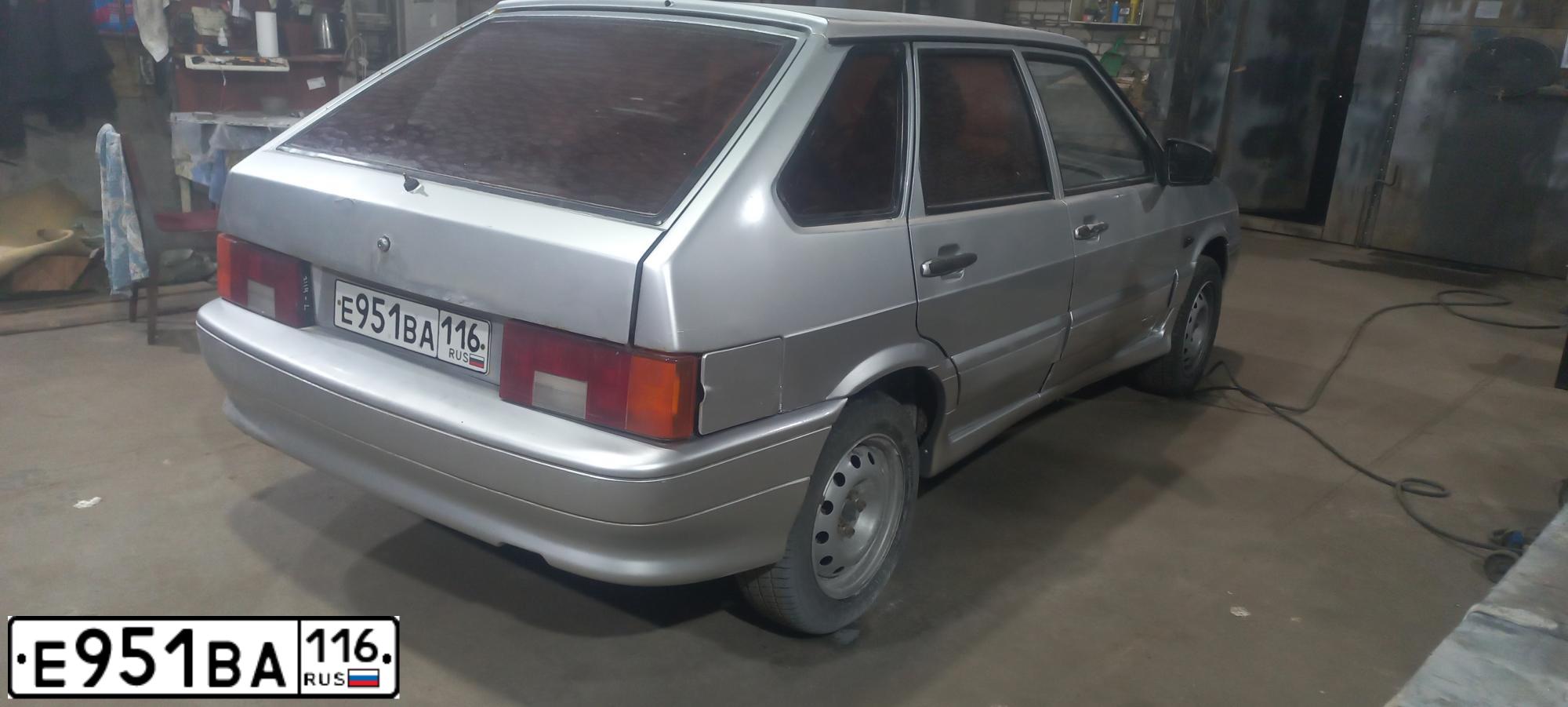 Фото автомобиля LADA 2114 SAMARA, 2006 — госномер Е951ВА116. Цвет: СВЕТЛО-СЕРЕБР.МЕТАЛЛ