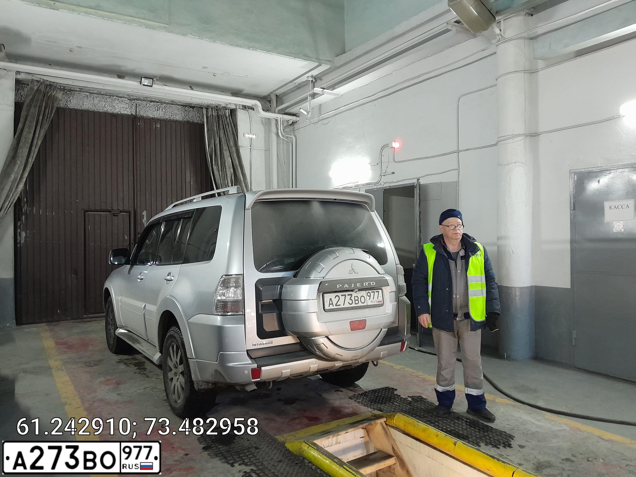Фото автомобиля MITSUBISHI PAJERO, 2010 — госномер Е992ХУ186. Цвет: СЕРЕБРИСТЫЙ