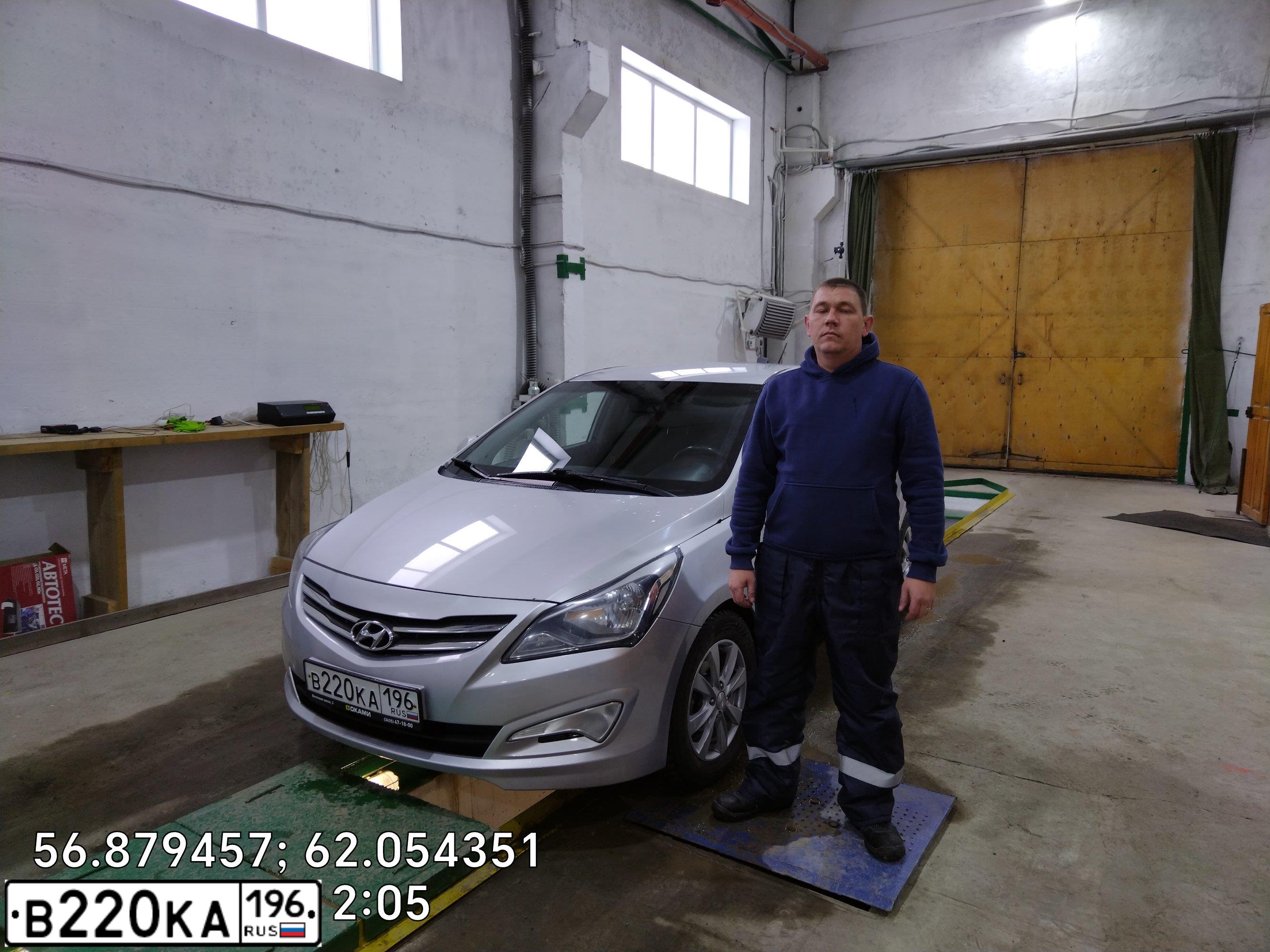 Фото автомобиля HYUNDAI SOLARIS, 2014 — госномер В220КА196. Цвет: Серебристый