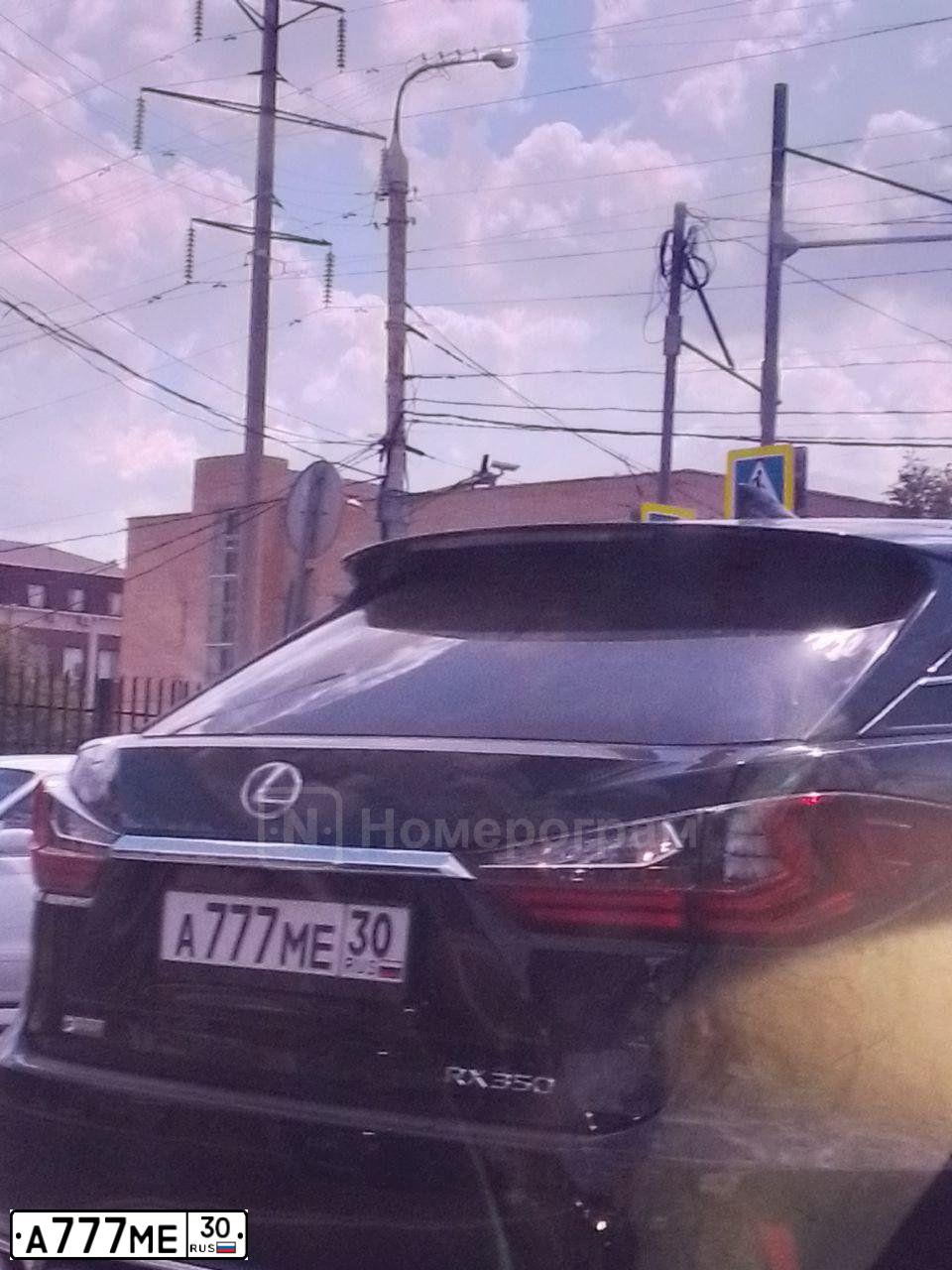 Фото автомобиля TOYOTA CAMRY, 2008 — госномер М003КК30. Цвет: СЕРЕБРИСТЫЙ МЕТАЛЛИК