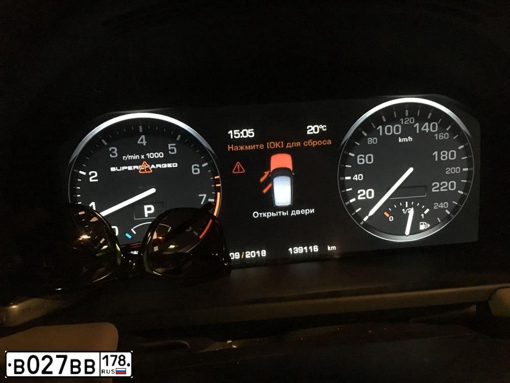 Фото автомобиля LANDROVER RANGE ROVER, 2010 — госномер В027ВВ178. Цвет: ЧЕРНЫЙ