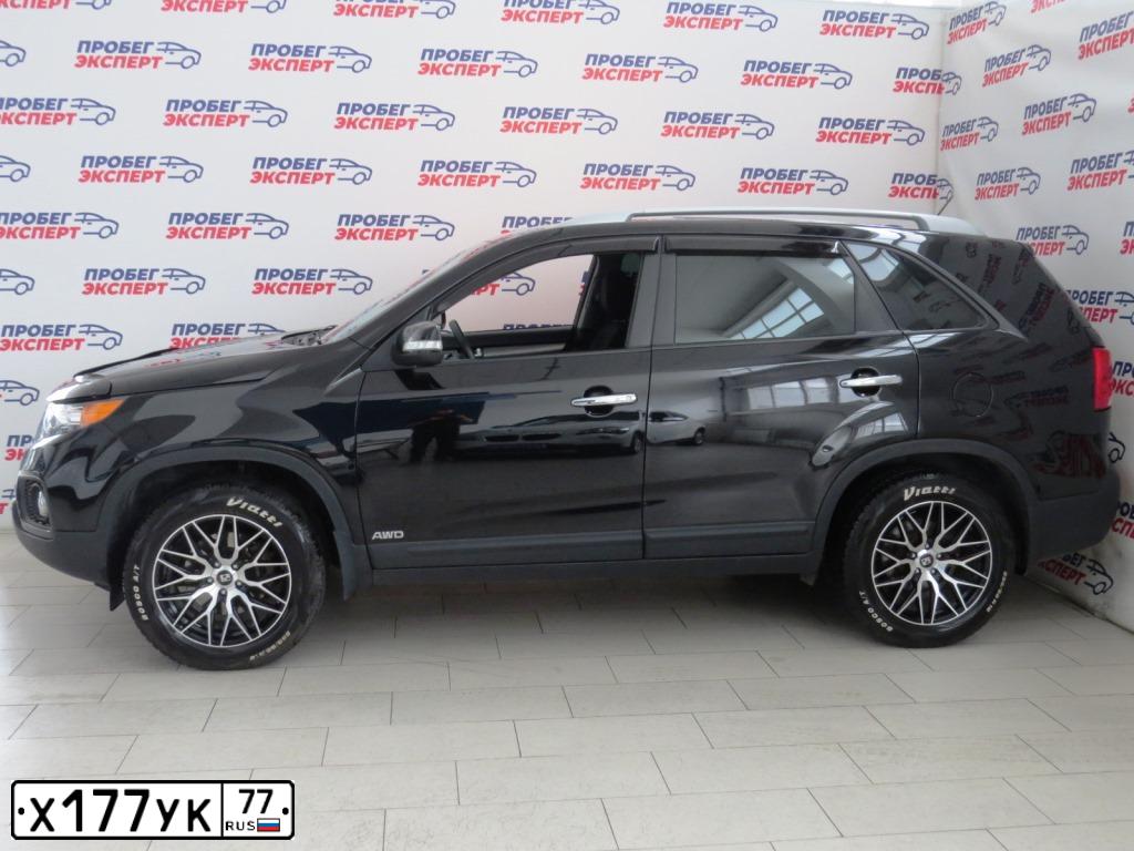 Фото автомобиля KIA SORENTO, 2012 — госномер Е161ЕН136. Цвет: ЧЕРНЫЙ