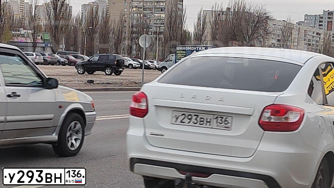 Фото автомобиля LADA 2191 GRANTA, 2019 — госномер У293ВН136. Цвет: БЕЛЫЙ