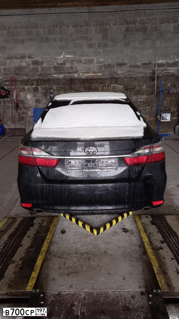 Фото автомобиля TOYOTA CAMRY, 2012 — госномер Т096ОТ05. Цвет: Белый