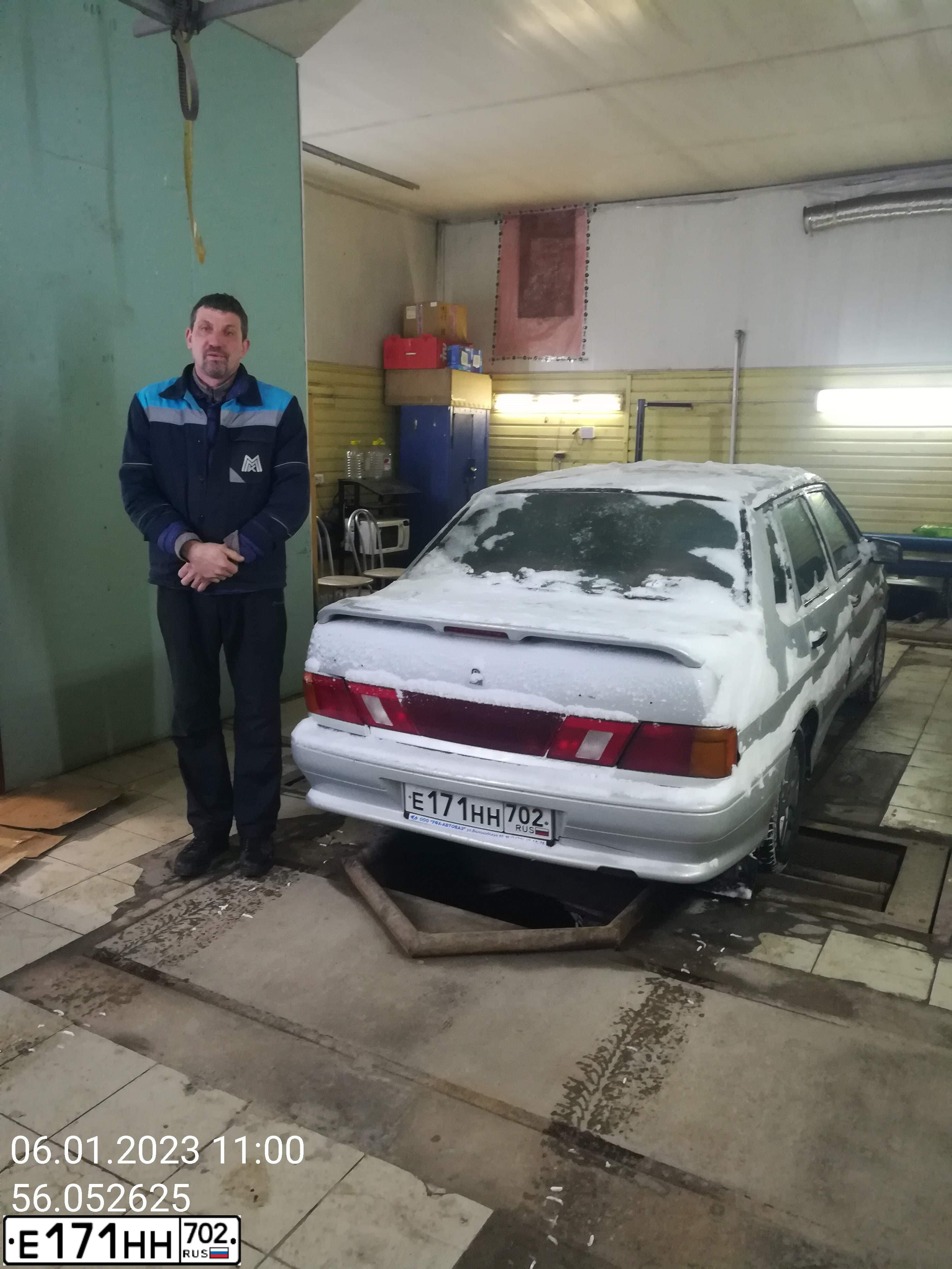 Фото автомобиля LADA 2115 SAMARA, 2006 — госномер Е171НН702. Цвет: МОЛОЧНО-БЕЛЫЙ СЕРЕБРИСТЫЙ