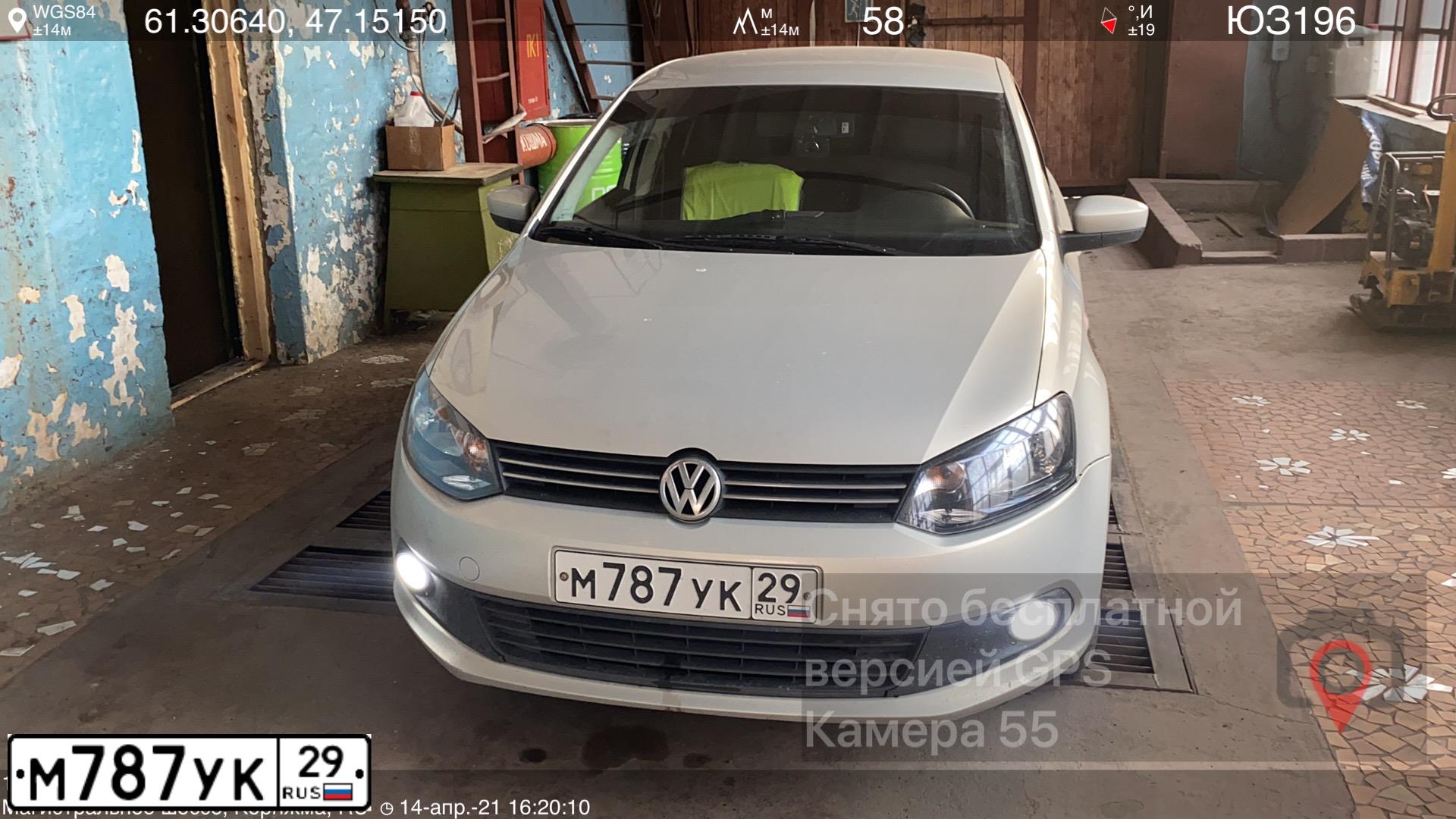 Фото автомобиля VOLKSWAGEN POLO, 2012 — госномер М787УК29. Цвет: СЕРЕБРИСТО-ЖЕЛТЫЙ
