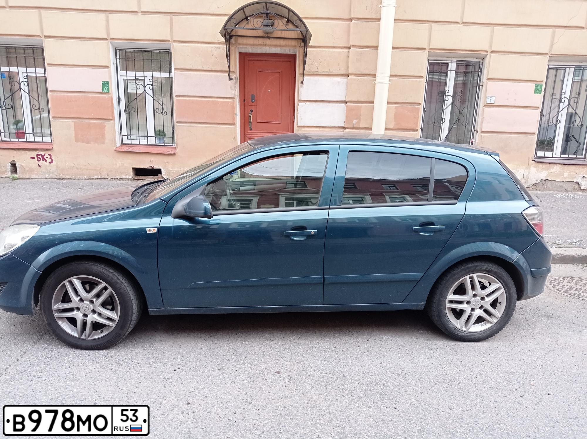 Фото автомобиля OPEL ASTRA, 2007 — госномер Х198ВС180. Цвет: Темно-синий