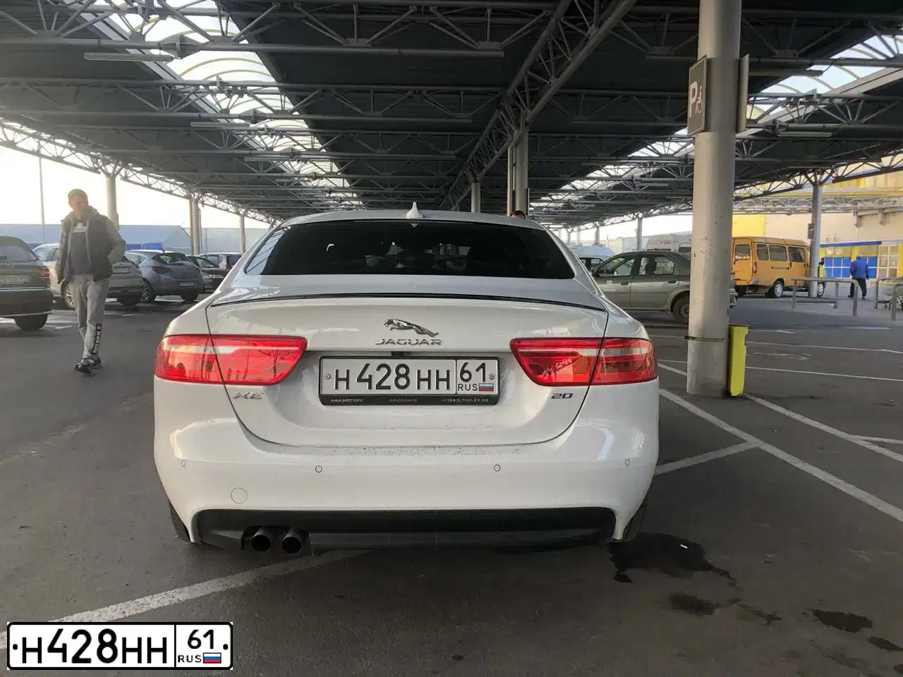 Фото автомобиля MERCEDES C-KLASSE, 2012 — госномер Н201УВ123. Цвет: СЕРЕБРИСТЫЙ