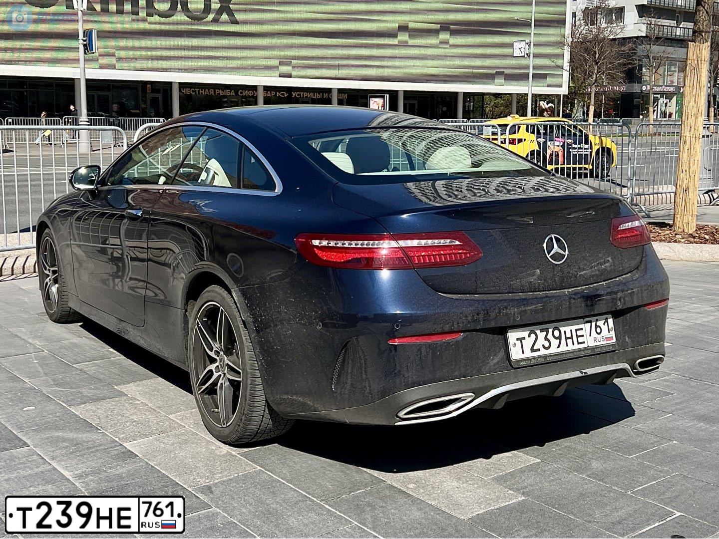 Фото автомобиля MERCEDES E-KLASSE, 2019 — госномер Т239НЕ761. Цвет: синий