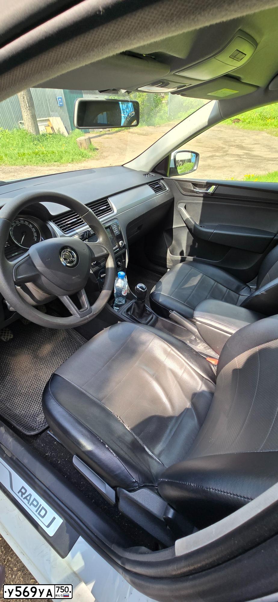 Фото автомобиля SKODA RAPID, 2018 — госномер М153ХЕ21. Цвет: Белый