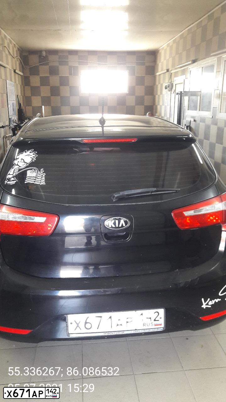 Фото автомобиля KIA RIO, 2013 — госномер Х671АР142. Цвет: ЧЕРНЫЙ
