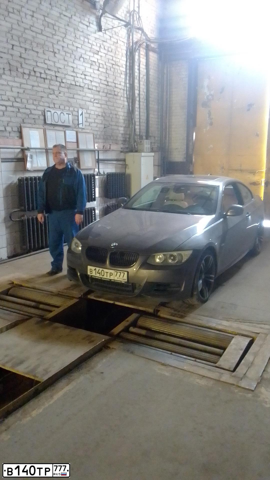 Фото автомобиля BMW SERIE 3, 2011 — госномер В140ТР777. Цвет: БЕЖЕВЫЙ