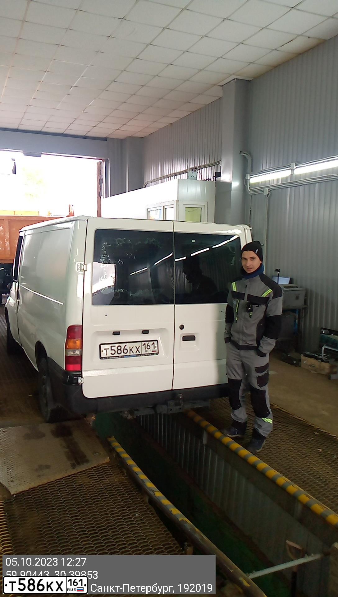 Фото автомобиля FORD TRANSIT, 2004 — госномер Т586КХ161