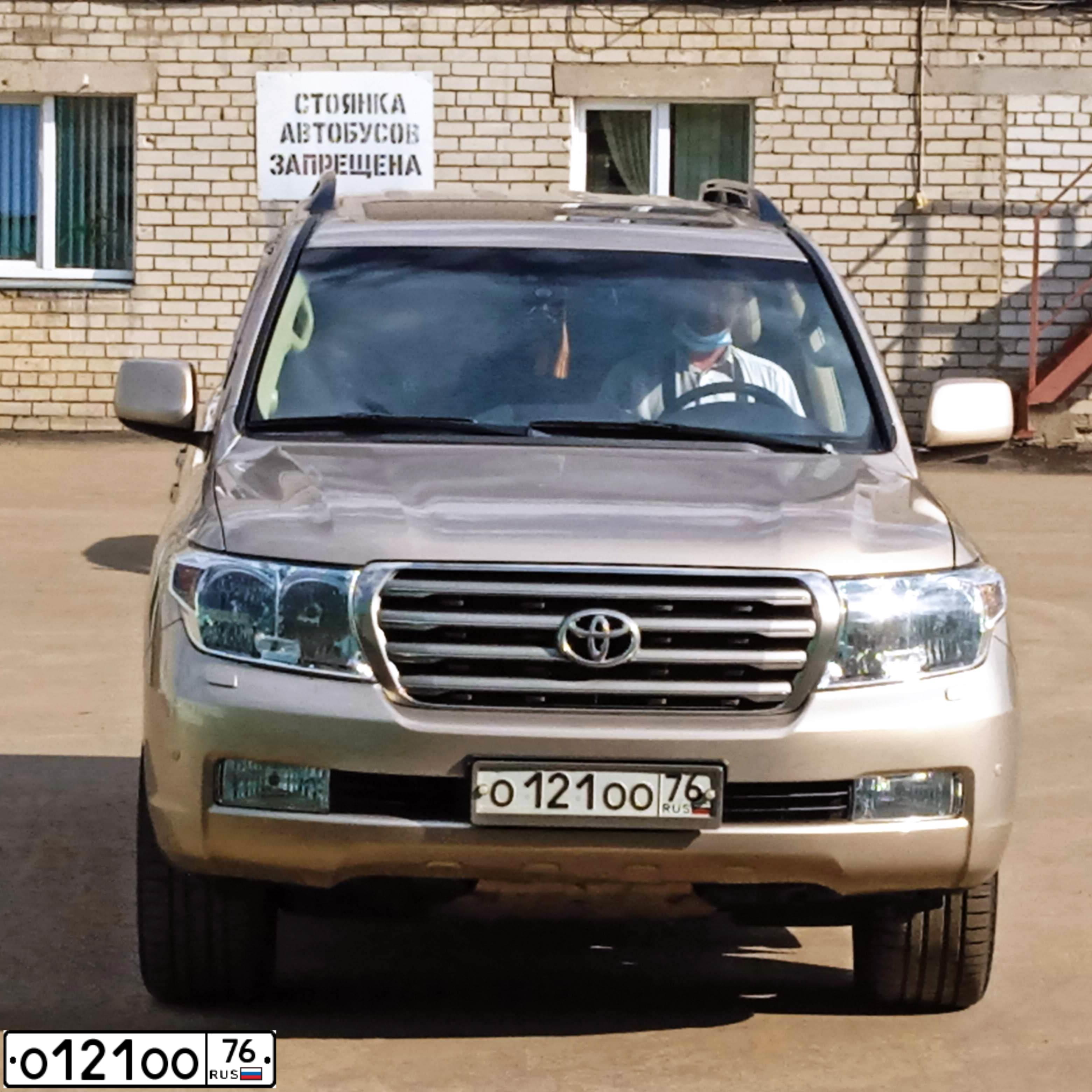 Фото автомобиля TOYOTA LANDCRUISER 200, 2010 — госномер О121ОО76. Цвет: ЧЕРНЫЙ