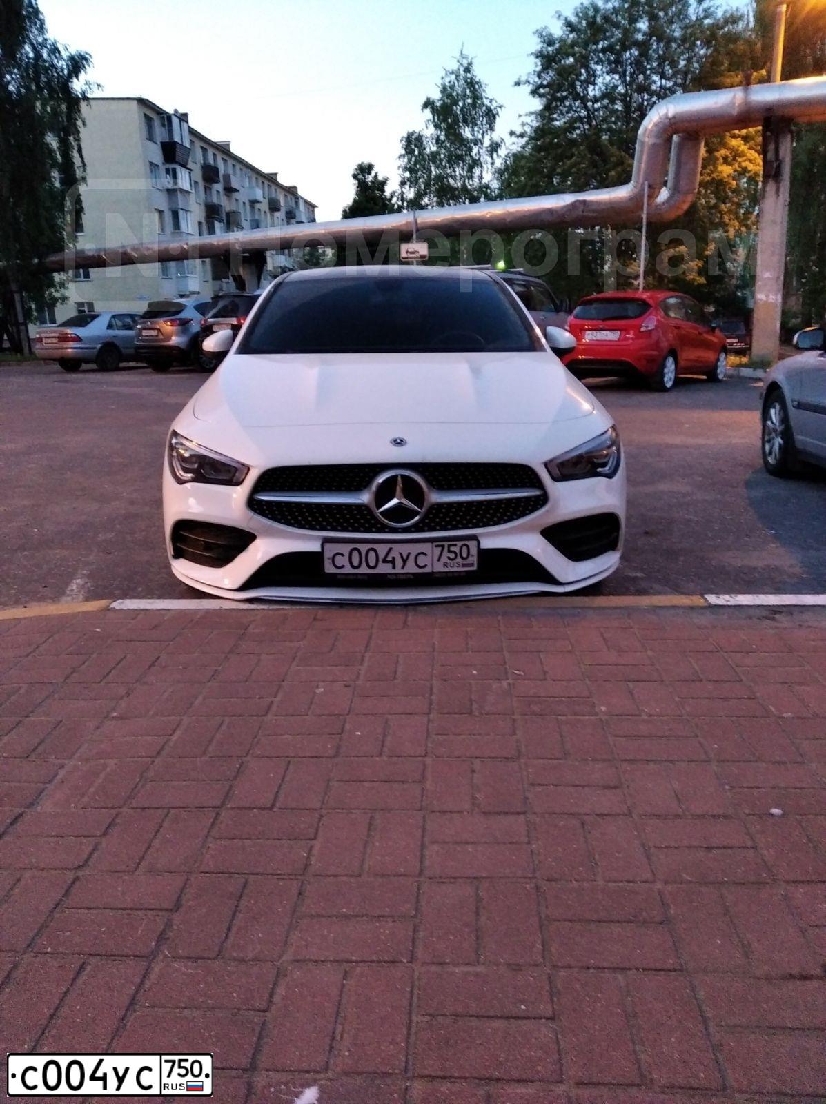 Фото автомобиля MERCEDES CLA-KLASSE, 2019 — госномер С004УС750. Цвет: БЕЛЫЙ