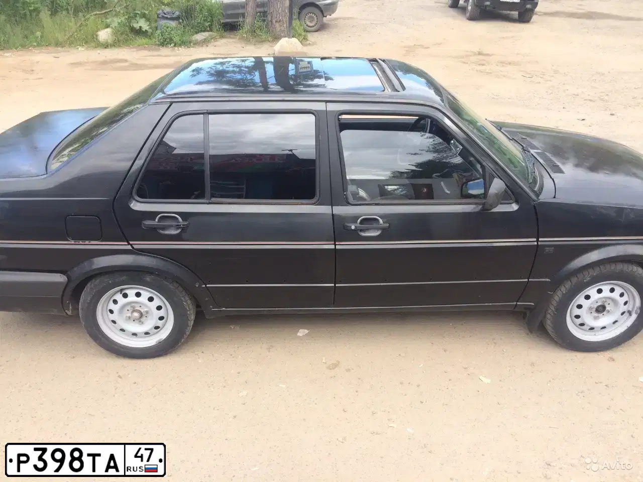 Фото автомобиля VOLKSWAGEN JETTA, 1990 — госномер Р398ТА47. Цвет: ЧЕРНЫЙ