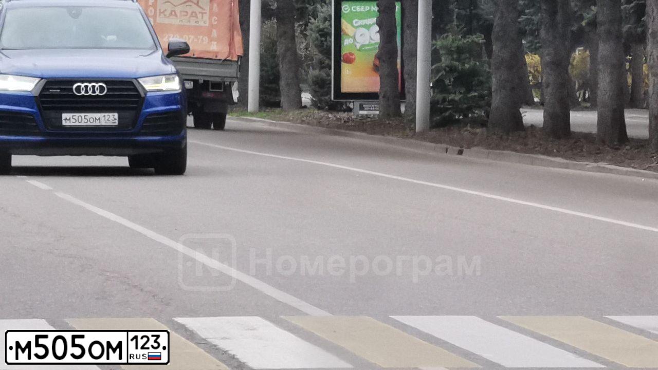 Фото автомобиля AUDI Q7, 2016 — госномер М505ОМ123. Цвет: ЯРКО-СИНИЙ