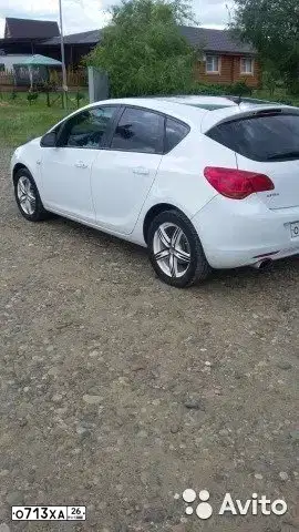Фото автомобиля OPEL ASTRA, 2011 — госномер Н252ЕМ181. Цвет: БЕЛЫЙ