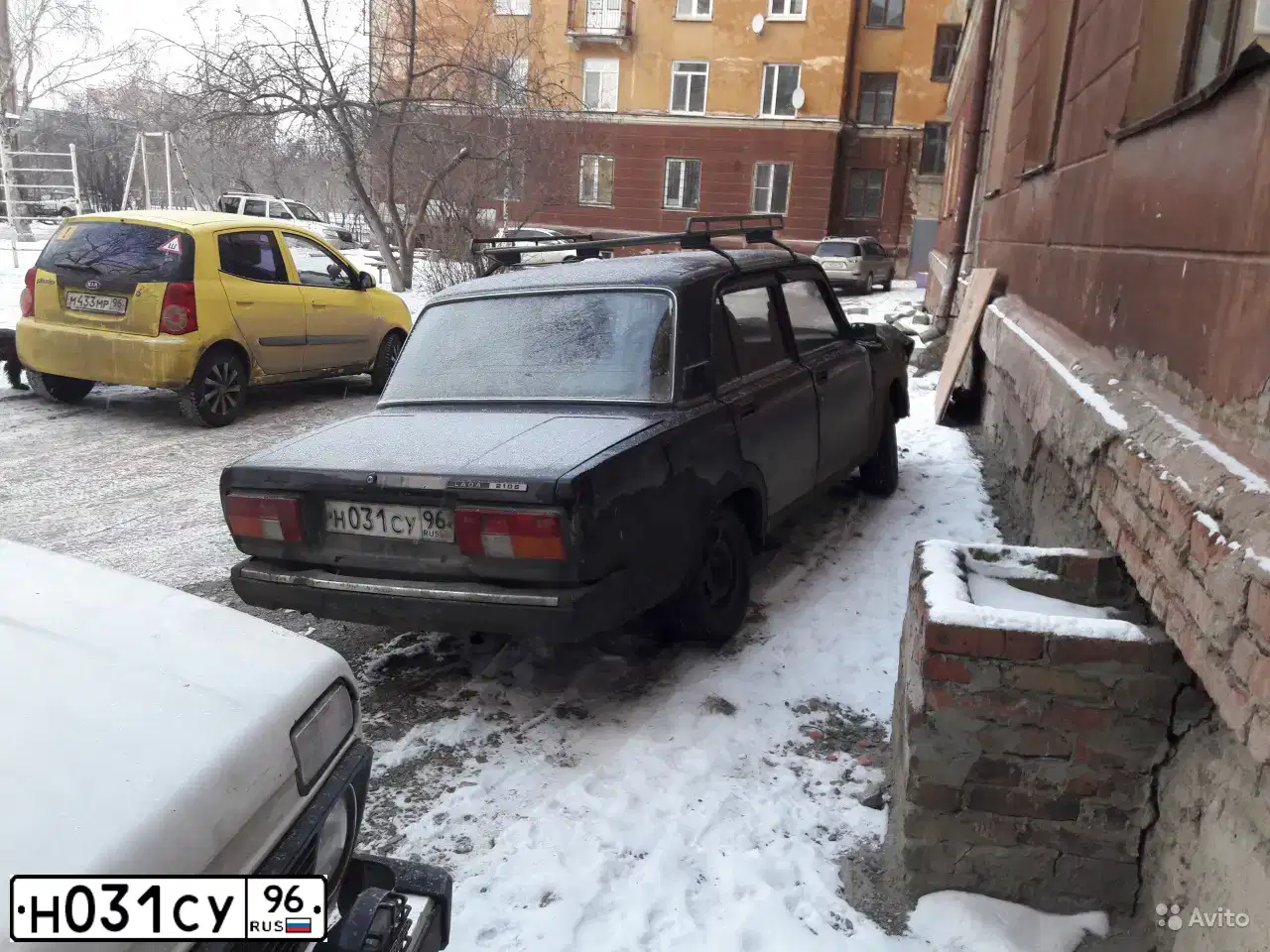 Фото автомобиля LADA 2105, 2009 — госномер С882ВУ196. Цвет: ТЕМНО-КРАСНЫЙ