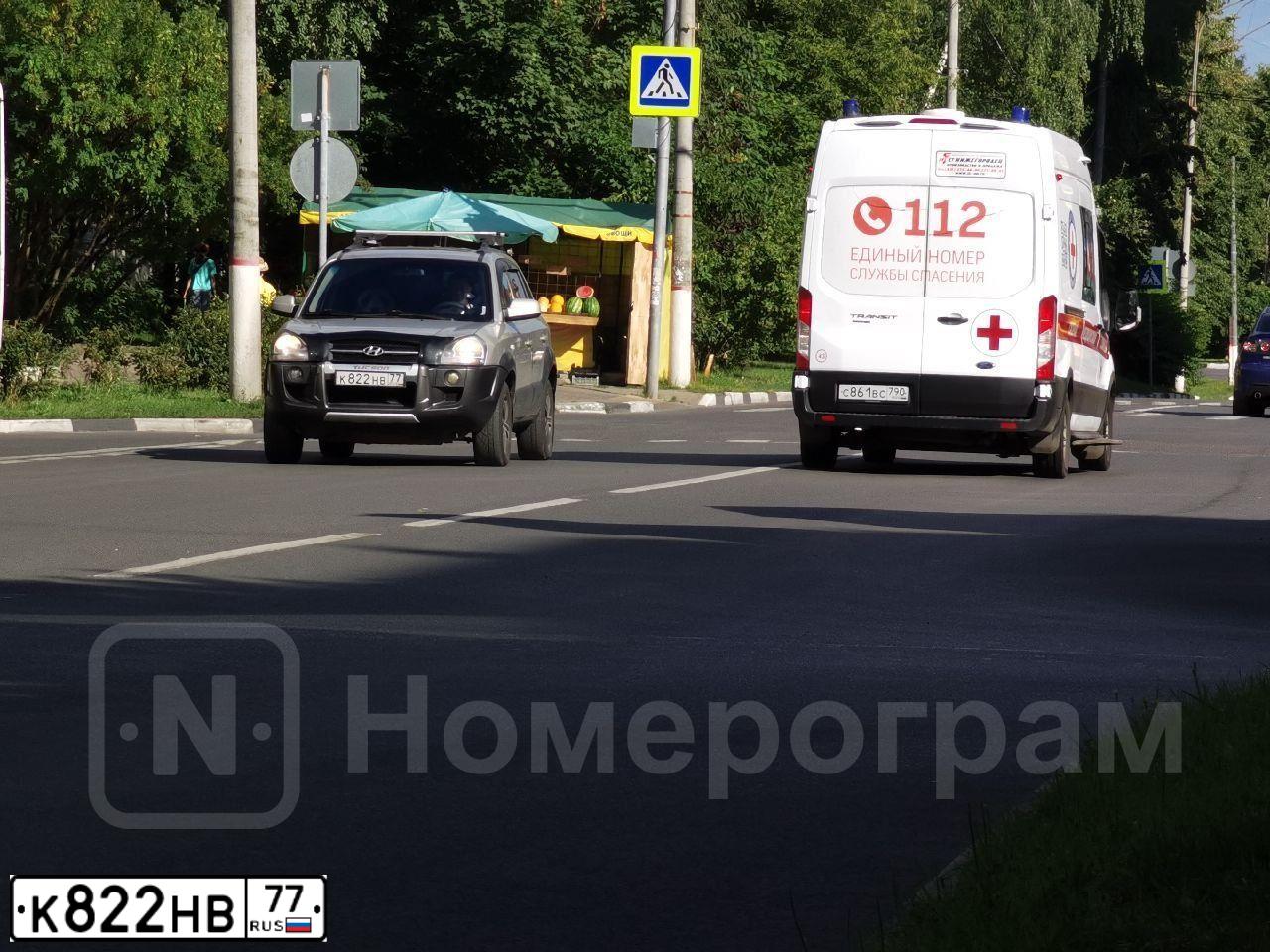 Фото автомобиля HYUNDAI TUCSON, 2007 — госномер К822НВ77. Цвет: СЕРЫЙ СВЕТЛЫЙ