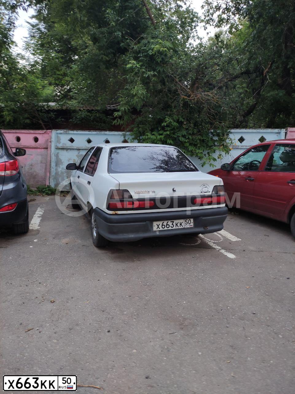 Фото автомобиля RENAULT R19, 1996 — госномер К141УМ797. Цвет: Белый