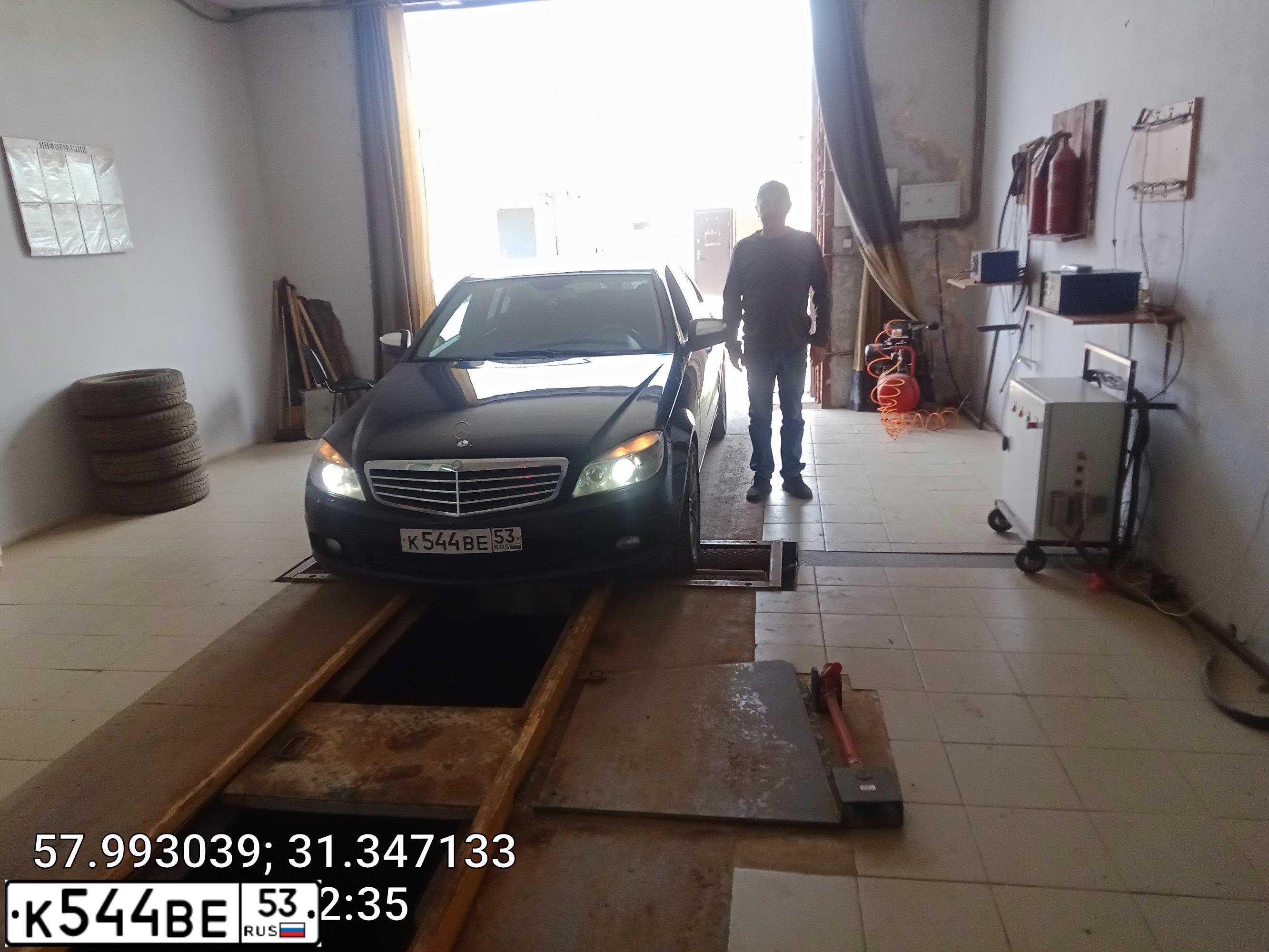 Фото автомобиля MERCEDES-BENZ C-CLASS, 2008 — госномер Х701УО60. Цвет: Темно-синий