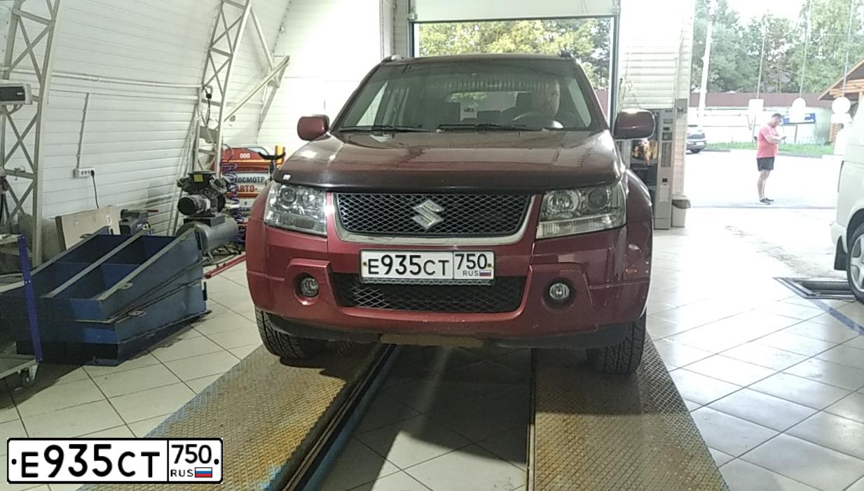 Фото автомобиля SUZUKI /GRAND/ VITARA, 2006 — госномер Е935СТ750. Цвет: Красный