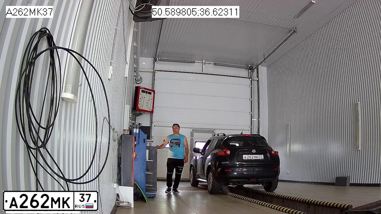 Фото автомобиля NISSAN JUKE, 2013 — госномер У542ЕО31