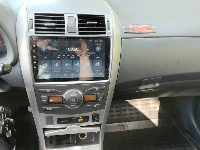 Фото автомобиля TOYOTA COROLLA, 2007 — госномер В991АВ250. Цвет: Темно-синий