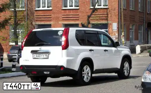 Фото автомобиля NISSAN X-TRAIL, 2013 — госномер Т440ТТ46. Цвет: БЕЛЫЙ
