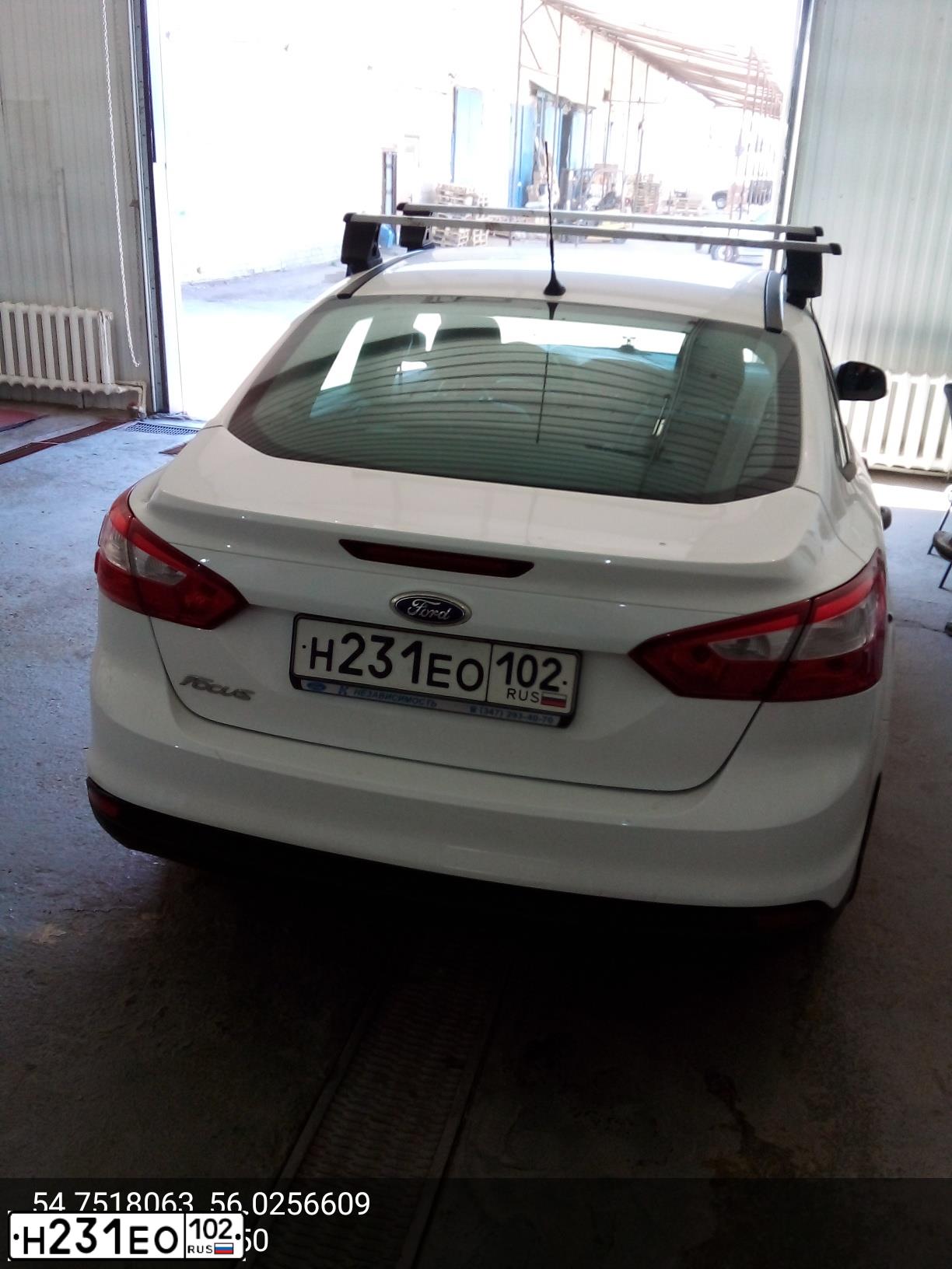 Фото автомобиля FORD FOCUS, 2012 — госномер Н231ЕО102. Цвет: БЕЛЫЙ