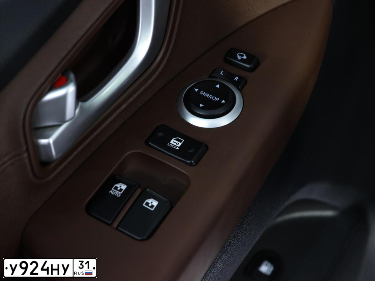 Фото автомобиля HYUNDAI GRAND STAREX, 2020 — госномер М625РХ797. Цвет: БЕЛЫЙ СЕРЫЙ