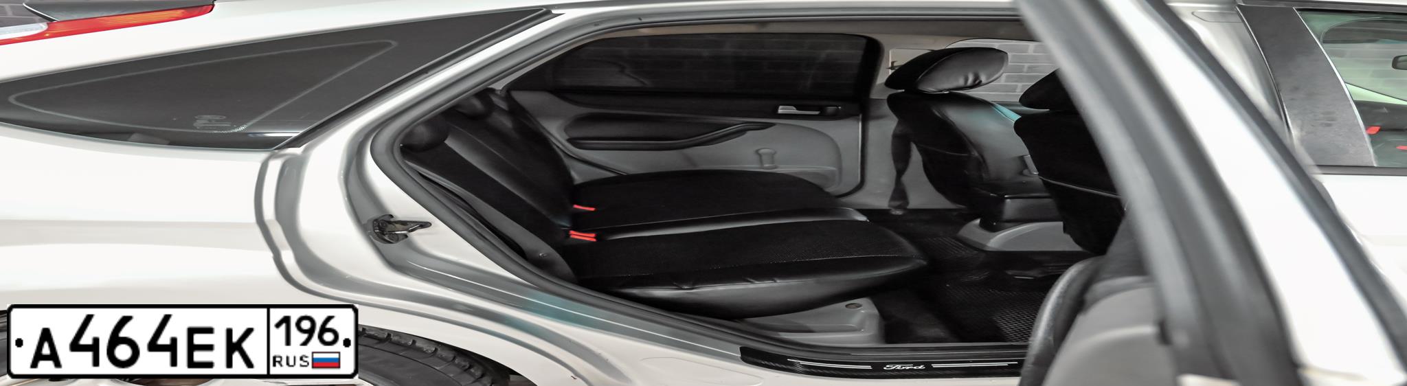 Фото автомобиля FORD FOCUS, 2010 — госномер А464ЕК196. Цвет: Серебристый