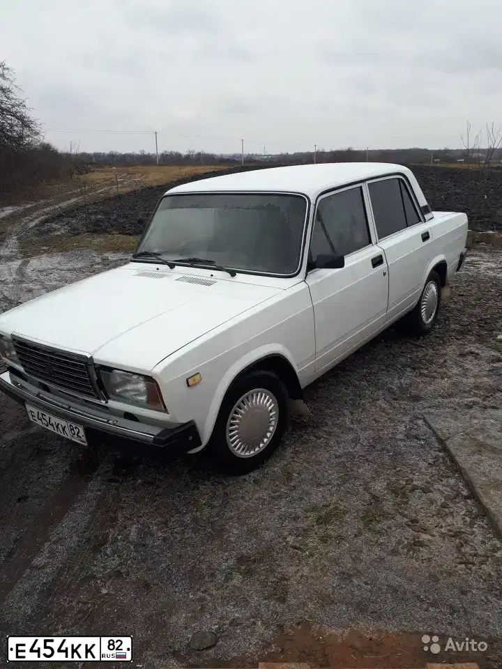 Фото автомобиля LADA 2107, 2011 — госномер М831ММ31. Цвет: ЯРКО-БЕЛЫЙ