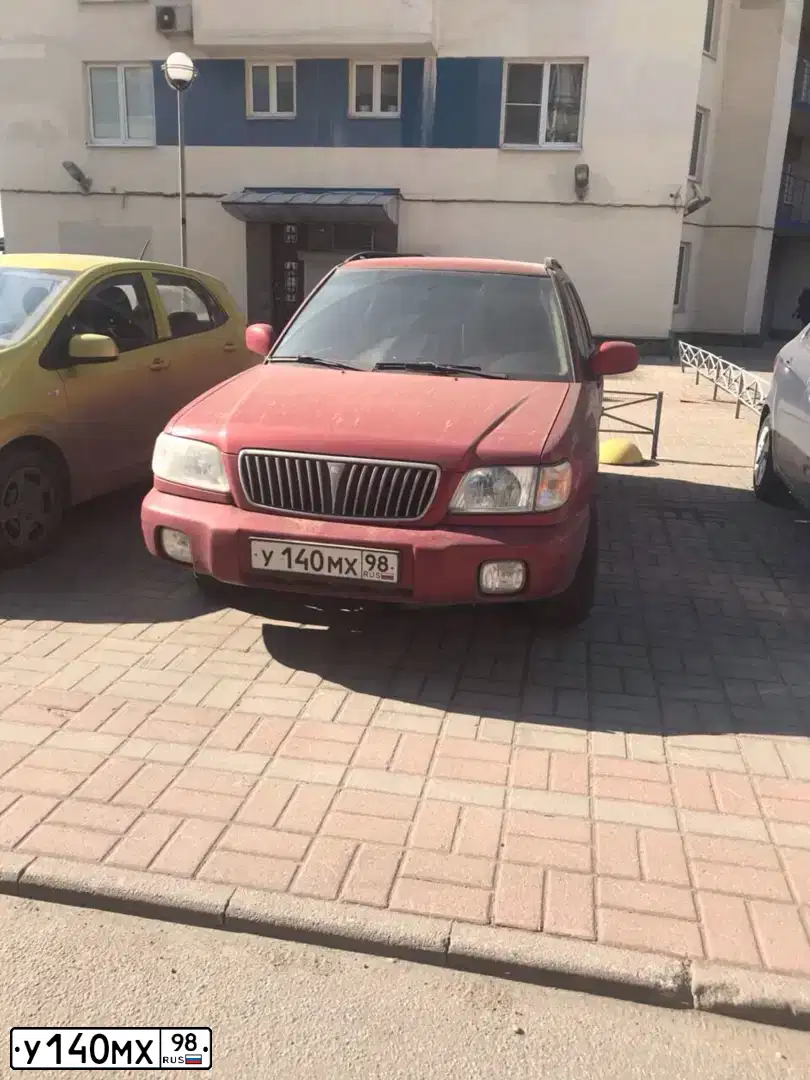 Фото автомобиля SUBARU FORESTER, 2001 — госномер У140МХ98. Цвет: Красный