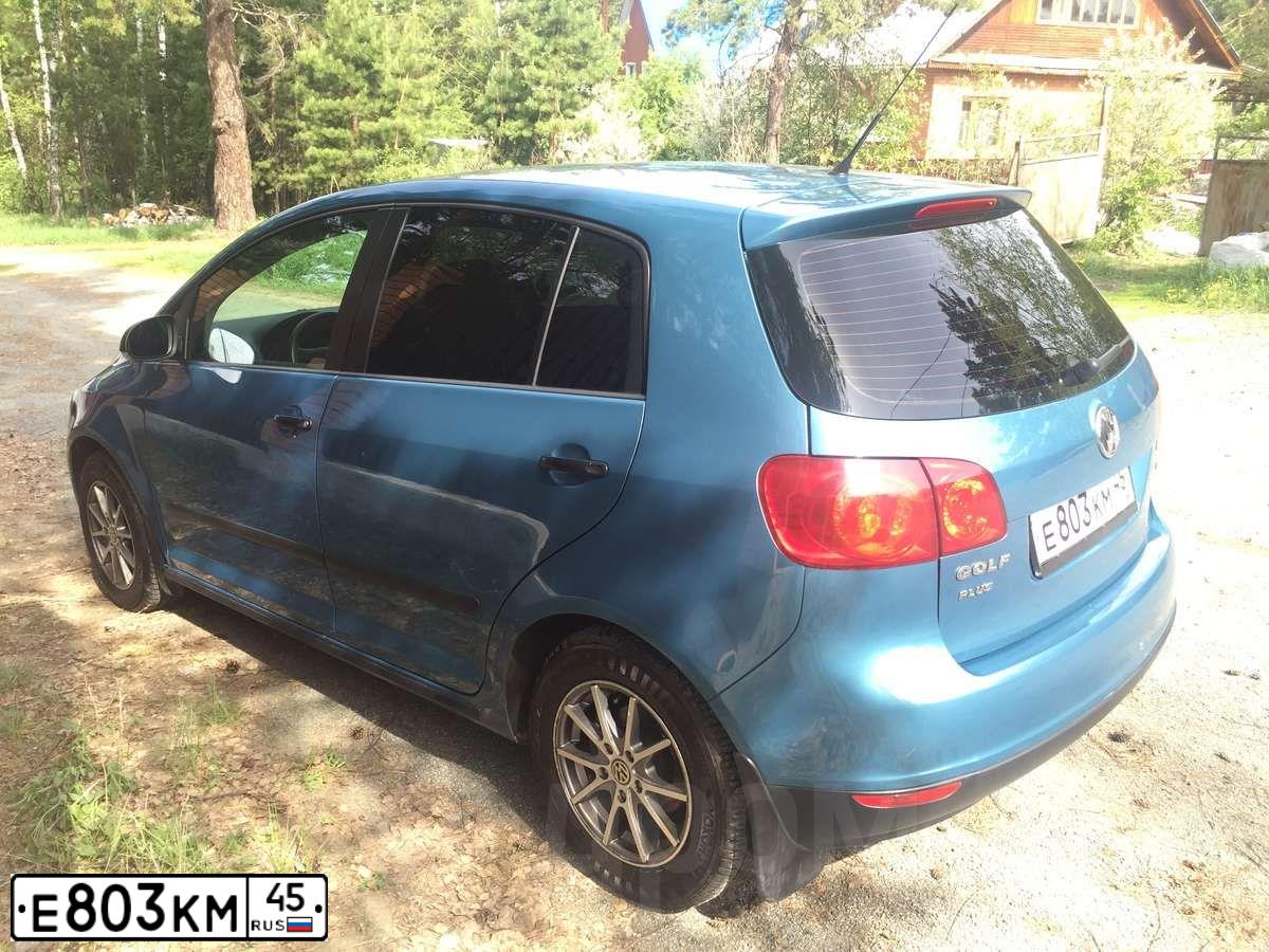 Фото автомобиля VOLKSWAGEN GOLF PLUS, 2006 — госномер Е596СЕ186. Цвет: СИНИЙ