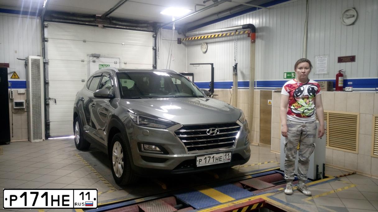 Фото автомобиля HYUNDAI TUCSON, 2019 — госномер Р171НЕ11. Цвет: СВЕТЛО-ЗЕЛЕНЫЙ