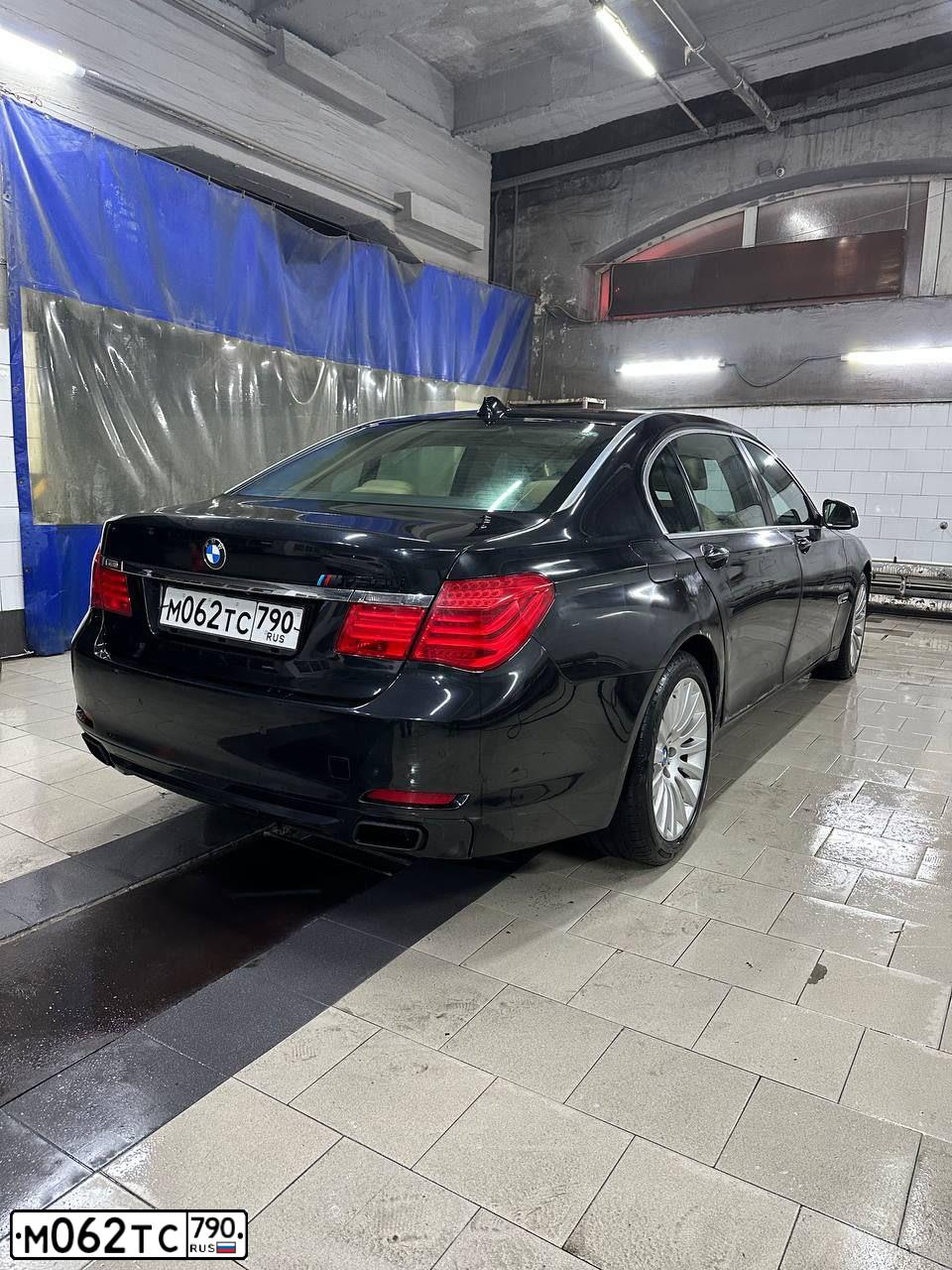 Фото автомобиля BMW SERIE 7, 2009 — госномер Р876МС82. Цвет: ЧЕРНЫЙ