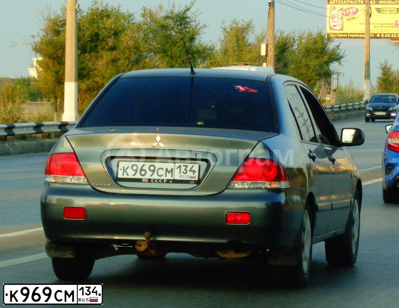 Фото автомобиля MITSUBISHI LANCER, 2005 — госномер К864МК777. Цвет: СЕРЫЙ