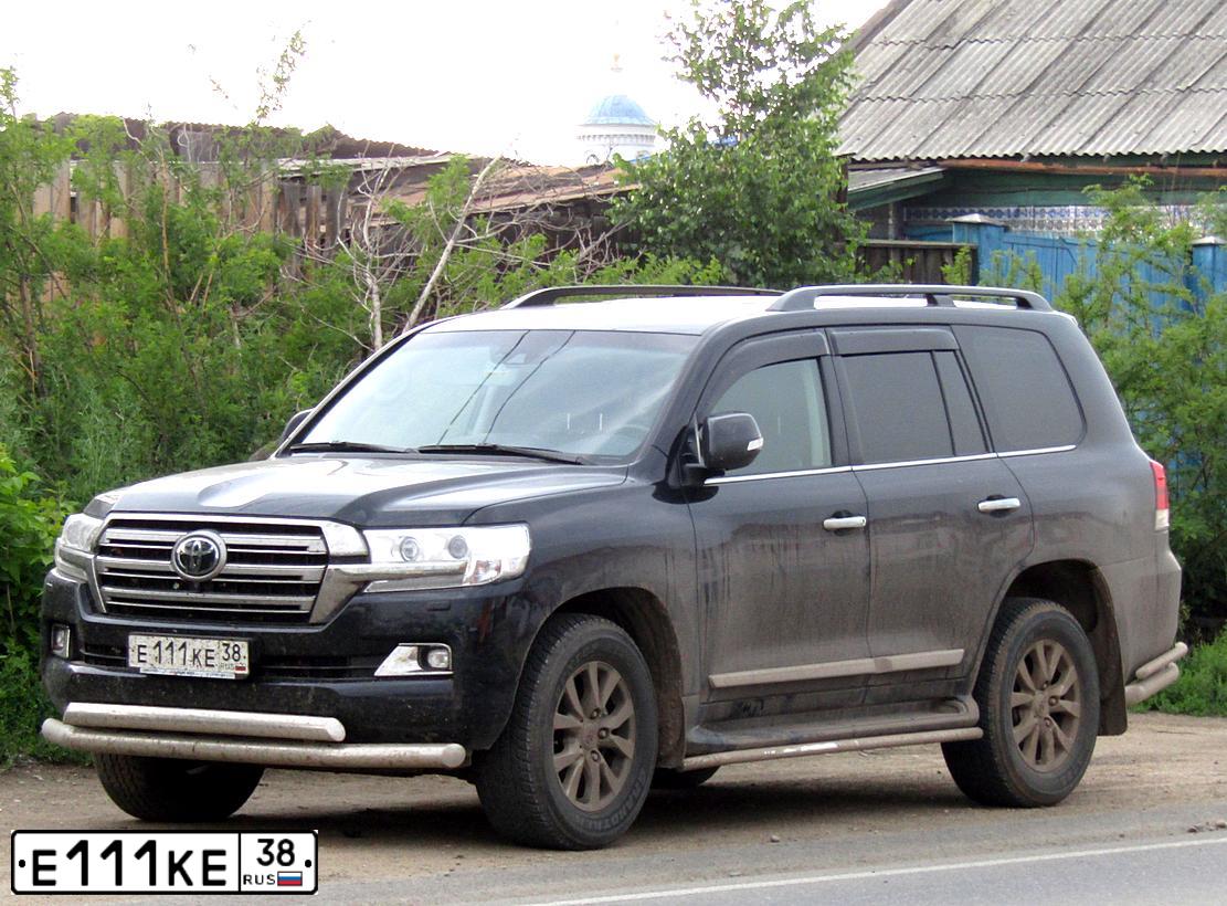 Фото автомобиля TOYOTA LANDCRUISER 200, 2018 — госномер Е163КУ147. Цвет: ЧЕРНЫЙ