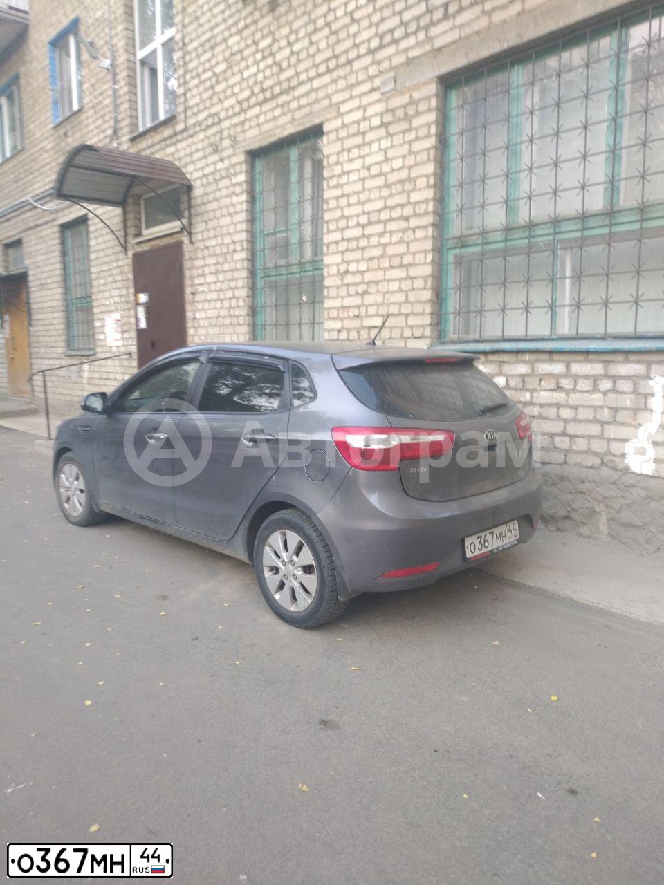 Фото автомобиля KIA RIO, 2013 — госномер О367МН44. Цвет: СЕРЫЙ