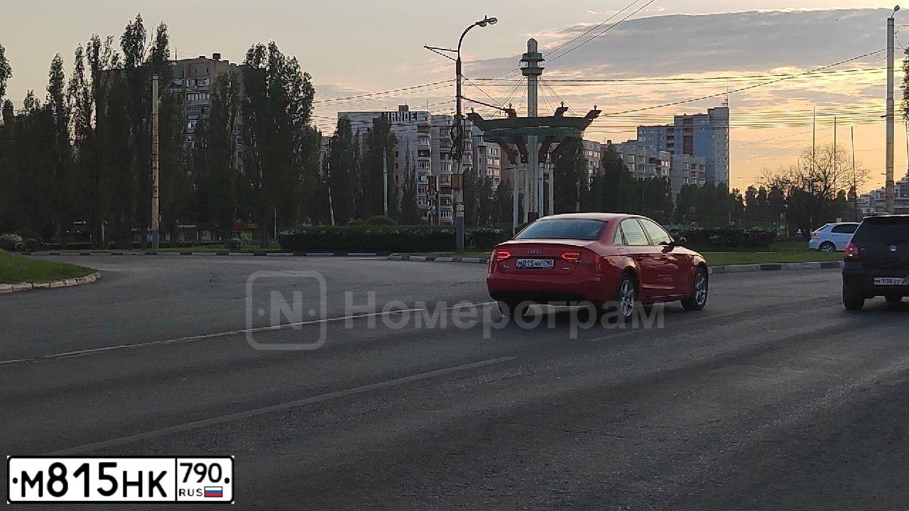 Фото автомобиля AUDI A4, 2009 — госномер М815НК790. Цвет: Красный