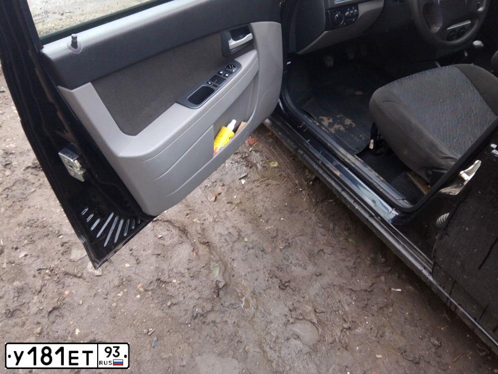 Фото автомобиля FORD MONDEO, 2001 — госномер Е777КХ86. Цвет: ЗОЛОТИСТЫЙ