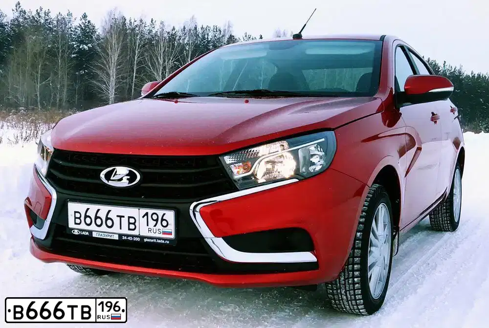 Фото автомобиля LADA VESTA, 2018 — госномер В666ТВ196. Цвет: БЕЛЫЙ