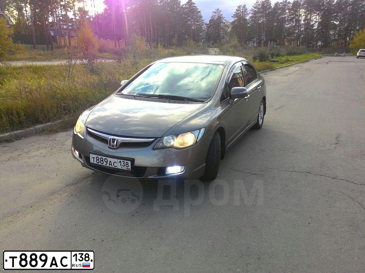 Фото автомобиля MITSUBISHI LANCER, 2009 — госномер Е895ЕМ138. Цвет: СЕРЕБРИСТЫЙ