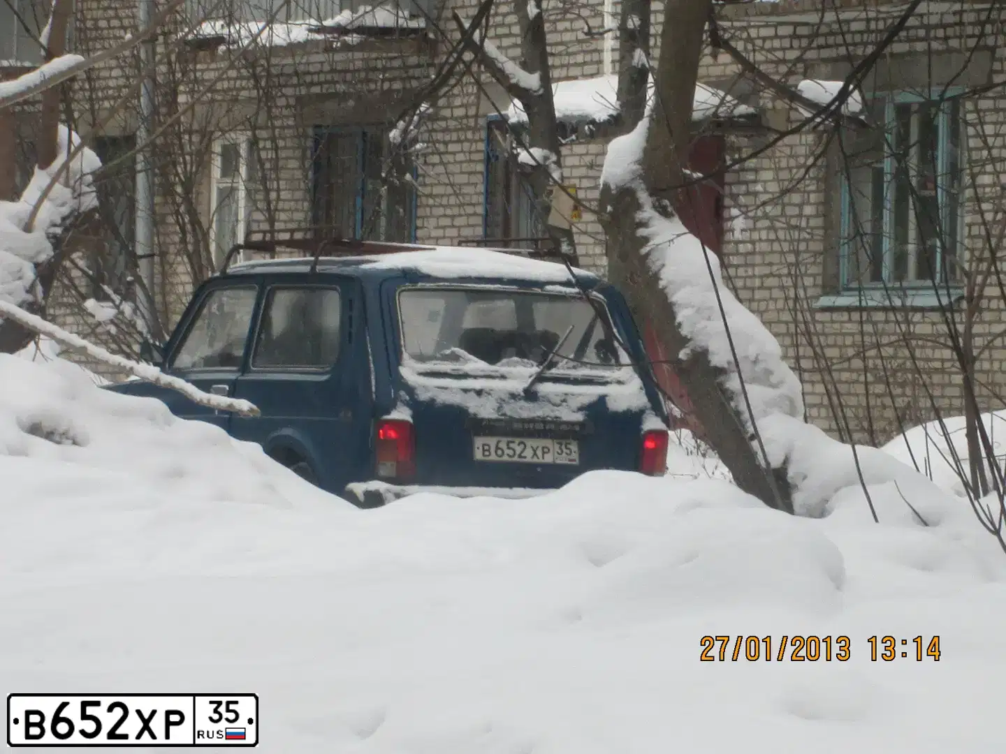 Фото автомобиля LADA 2121 NIVA, 2001 — госномер В652ХР35. Цвет: СИНЕ-ЗЕЛЕНЫЙ